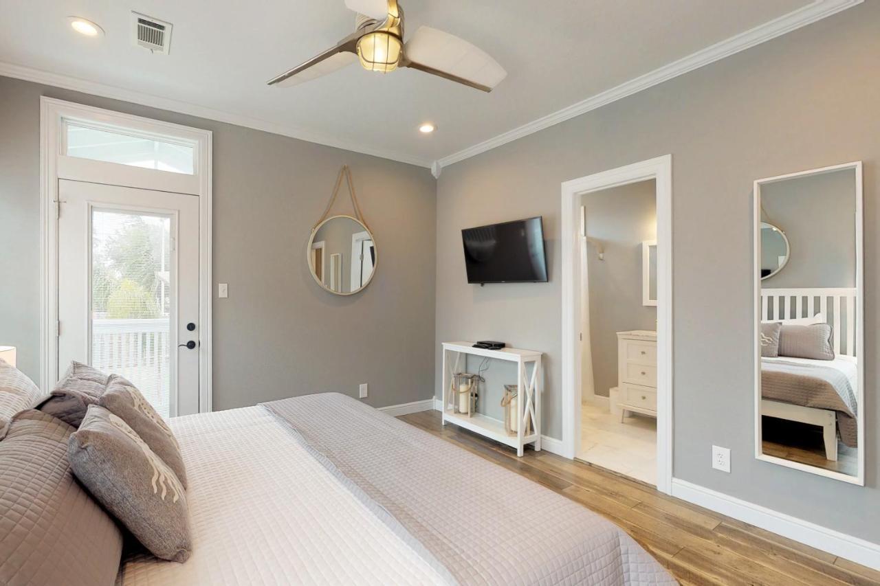 The Breezy Bungalow Galveston Exterior foto